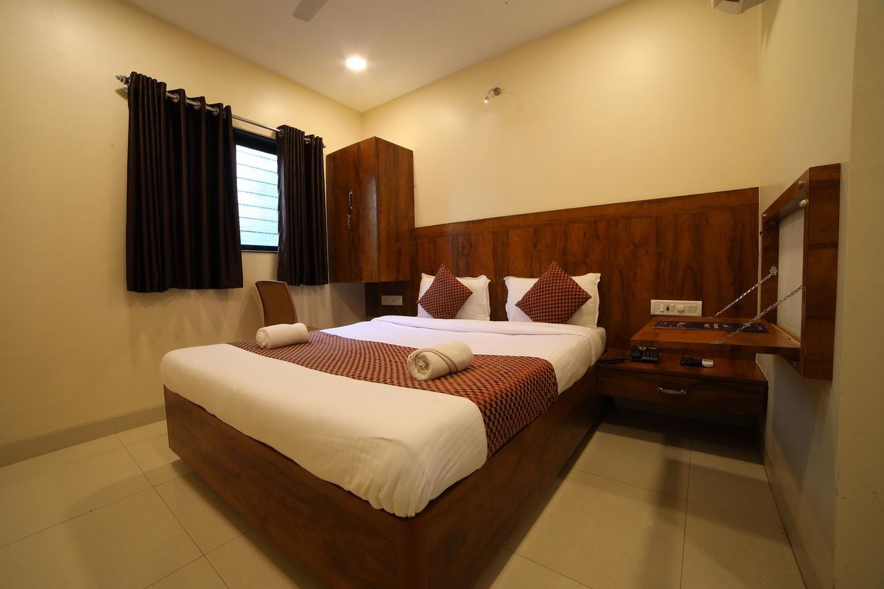 Oyo 8757 Prakash Inn Mumbai Exterior photo